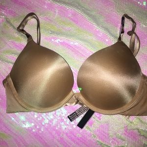 Victoria’s Secret bombshell bra (32b)